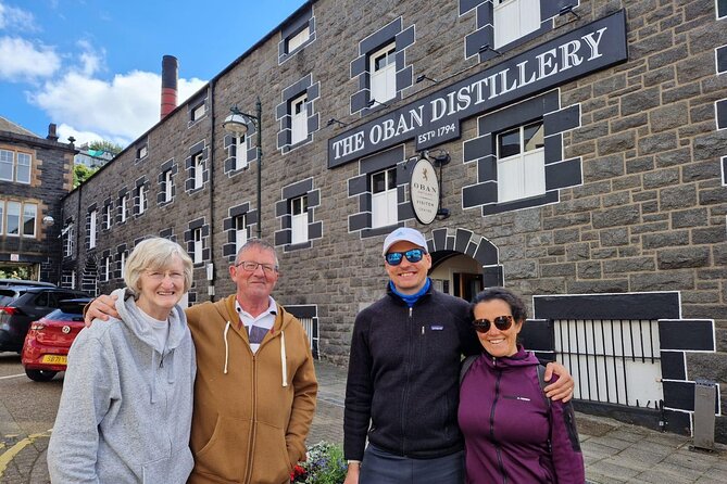 Oban Wee Walk and A Whisky Tour - A 5 pm Stroll With Three Drams at the Finish