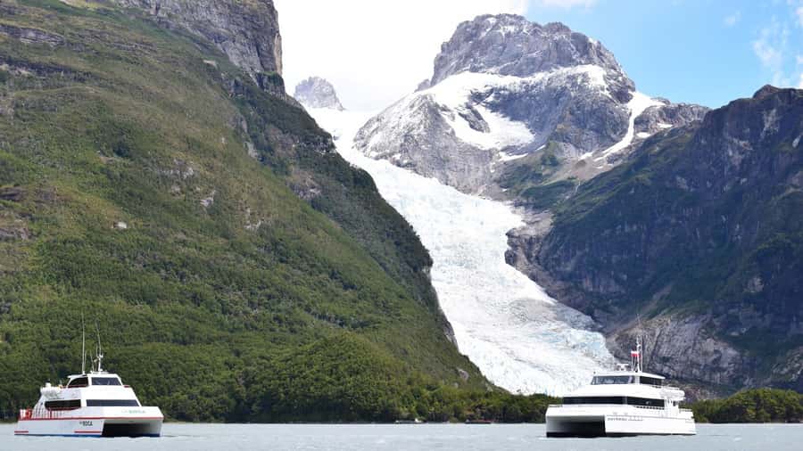 P. Natales: Balmaceda & Serrano Glaciers with Lunch & Whisky - Estancia Perales lunch and whisky with ancient ice