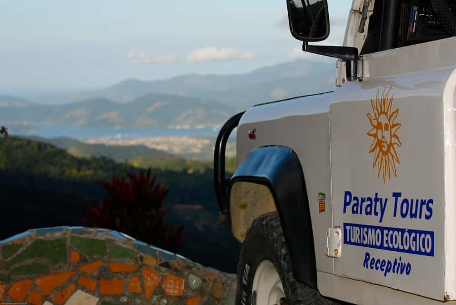 Paraty: Jungle Waterfalls and Cachaça Distillery Jeep Tour - Lunch by the Pereque-açu River: a real break, with food you buy