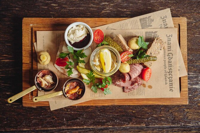 Polish Spirits tasting in Gdańsk Craft Distillery tawern - Walking through Gdańsk while you sip: why those specific stops matter