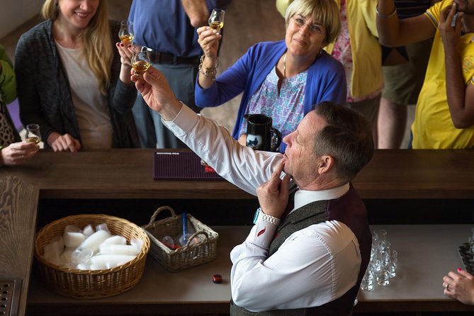 Scotland's Glens, Highlands & Whisky Day Trip from Edinburgh - Guides make the difference: what to expect from the narration