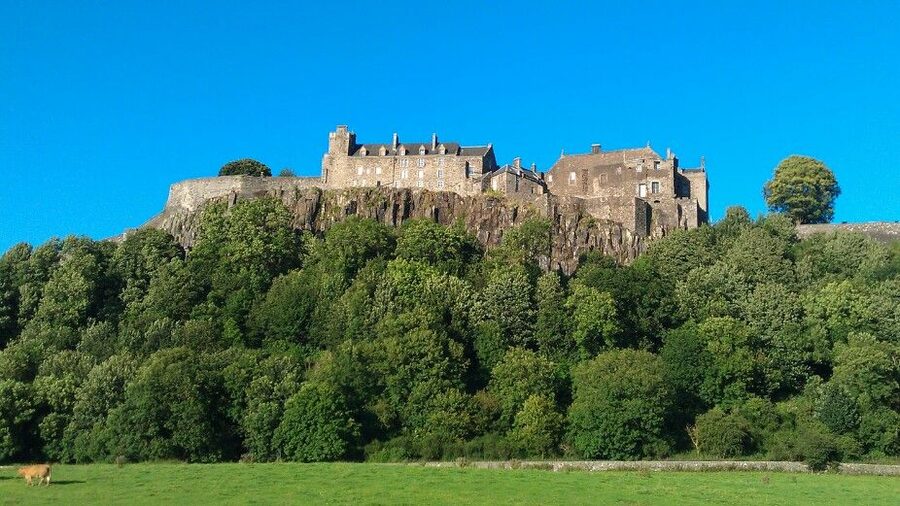 Stirling Castle, Highland Lochs & Whisky Tour from Edinburgh - The guides make the history stick (songs included)