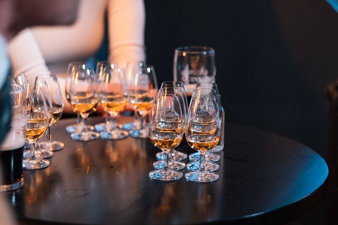 The Single Cask Whiskey Experience - Group Size and Language: The Small, Practical Advantage