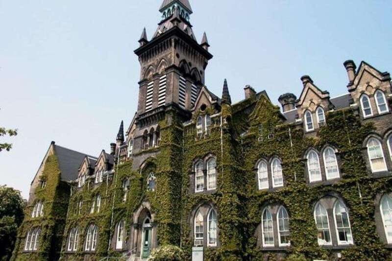 Toronto: Distillery & Old Town Private Walking Tour - Where the tour starts: 209 Yonge St and getting oriented