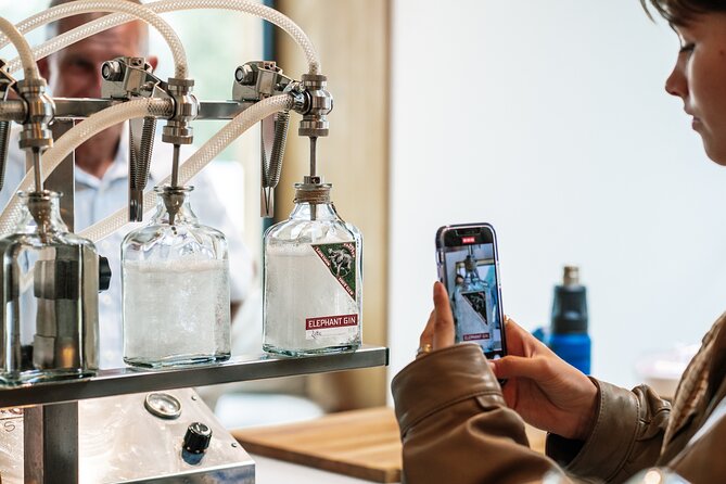 Wittenburg: Elephant Gin's Distillery Tour near Hamburg - Create-your-own Elephant Gin bottle: the moment that sticks